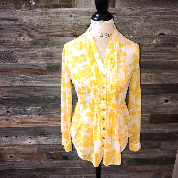Anthropologie Tops - Anthropologie Maeve yellow pintuck button top sz S